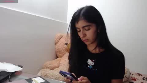Snapshot of anahibrowns95 chatting on March 30, 10:00 pm Anahi Browns online show from March 30, 10:00 pm