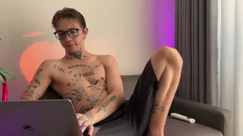 simon online show from June 29, 1:56 am