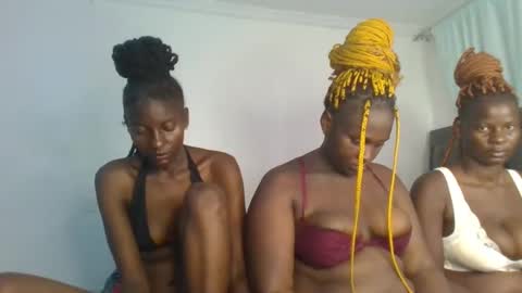 Snapshot of analeia_ chatting on January 20, 12:46 am Analeia online show from January 20, 12:46 am