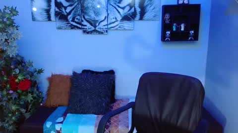 Analia online show from January 12, 2:30 pm