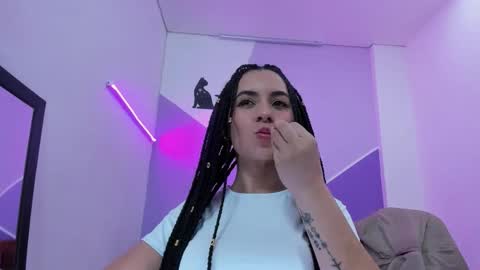 analuciaa_ online show from February 7, 5:00 am