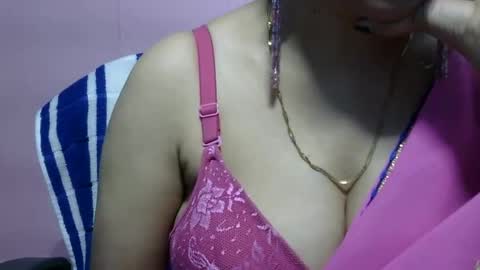 Snapshot of anamika794088 chatting on December 18, 10:40 am anamika794088 online show from December 18, 10:40 am