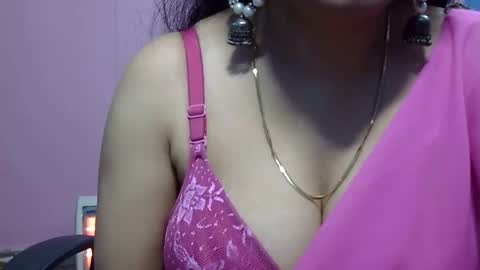 Snapshot of anamika794088 chatting on January 15, 10:27 am anamika794088 online show from January 15, 10:27 am