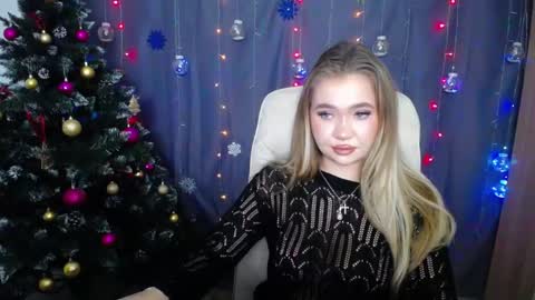 Snapshot of anastacyyellig chatting on December 16, 11:07 pm anastacyyellig online show from December 16, 11:07 pm