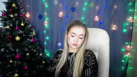Snapshot of anastacyyellig chatting on December 17, 6:24 am anastacyyellig online show from December 17, 6:24 am