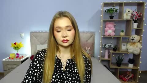 anastacyyellig online show from March 7, 8:44 pm