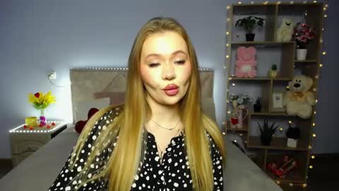 Snapshot of anastacyyellig chatting on March 8, 4:56 am anastacyyellig online show from March 8, 4:56 am