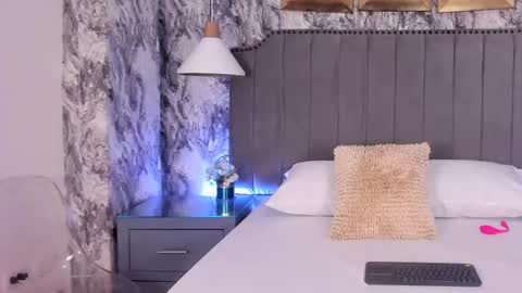 Mia online show from September 26, 12:09 pm