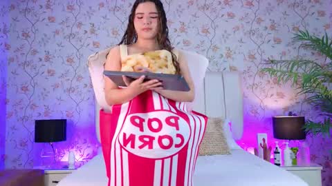 Mia online show from October 16, 12:17 pm