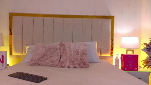 Snapshot of anastasia_steelegb chatting on April 2, 12:14 pm Mia online show from April 2, 12:14 pm