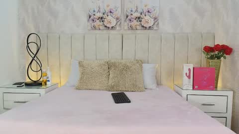 Mia online show from May 9, 12:10 pm