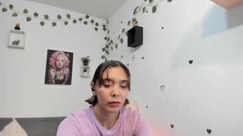 Snapshot of anastasia_tuya chatting on March 25, 1:33 am anastasia online show from March 25, 1:33 am