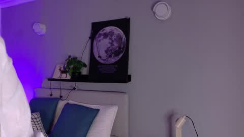 Kendra  online show from March 11, 10:10 am