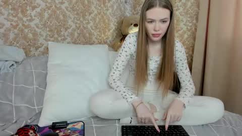 anayalowe online show from April 22, 10:17 am