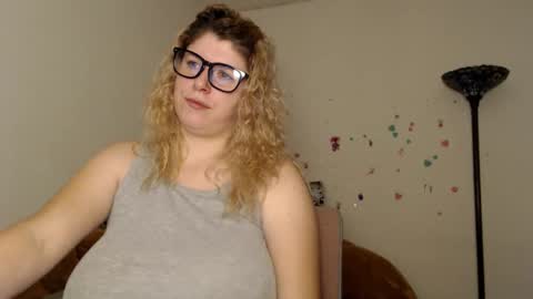 Anaysbigtits online show from December 6, 3:00 pm