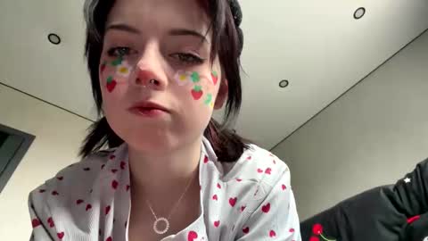 Snapshot of anclis chatting on April 6, 12:17 pm AnmiXHot online show from April 6, 12:17 pm