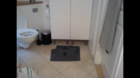 Snapshot of and_andys chatting on December 18, 10:43 am and_andys online show from December 18, 10:43 am