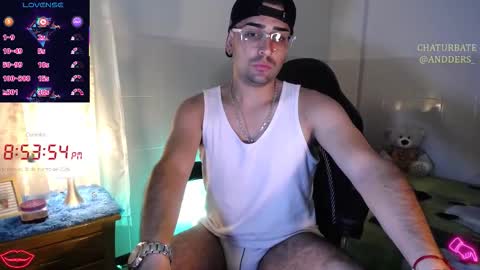 Snapshot of andders_ chatting on March 19, 1:53 am Anders online show from March 19, 1:53 am