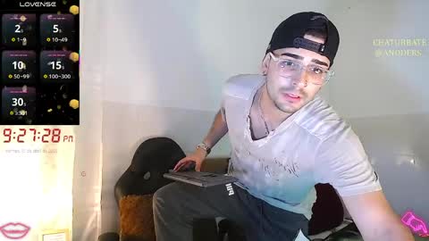 Snapshot of andders_ chatting on April 11, 2:27 am Anders online show from April 11, 2:27 am