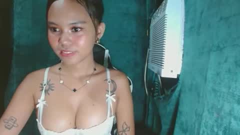 andiaprecious_ online show from April 16, 1:56 pm
