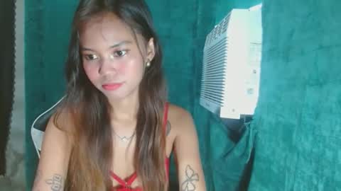 andiaprecious_ online show from May 2, 7:13 am