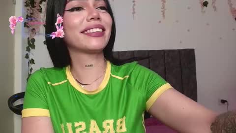 Andra de la Rosse online show from May 13, 6:38 pm