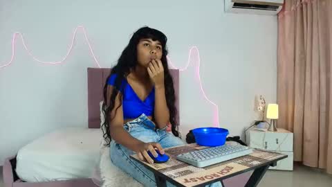 Snapshot of andre_lezcano chatting on February 12, 8:04 pm andre_lezcano online show from February 12, 8:04 pm