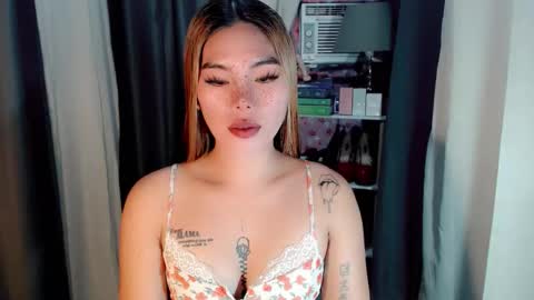 andrea06121998 online show from April 3, 12:36 pm