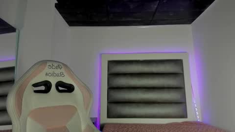 andrea_brunette_ online show from September 18, 8:27 am