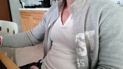 Snapshot of andrea_feetlover chatting on November 3, 6:47 am andrea_feetlover online show from November 3, 6:47 am