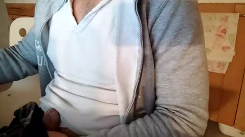 Snapshot of andrea_feetlover chatting on November 10, 6:12 am andrea_feetlover online show from November 10, 6:12 am