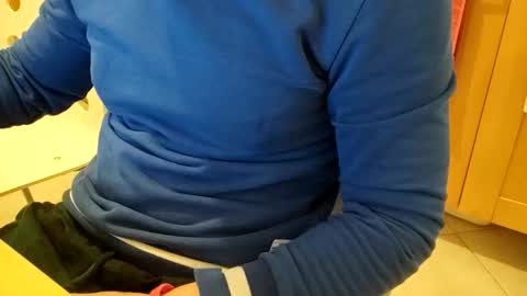 Snapshot of andrea_feetlover chatting on November 27, 8:11 pm andrea_feetlover online show from November 27, 8:11 pm