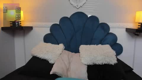 Snapshot of andreahgil chatting on February 12, 1:06 pm andreahgil online show from February 12, 1:06 pm