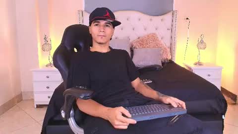 Andreao online show from August 3, 9:51 pm