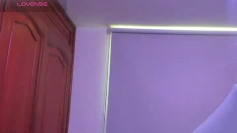 Snapshot of andreaqueenn chatting on March 24, 7:08 pm andreaqueenn online show from March 24, 7:08 pm