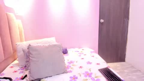 A n d r  e a S w e e t  online show from November 11, 8:31 pm