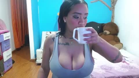 Snapshot of andrebigboobs chatting on February 12, 11:55 pm Andre online show from February 12, 11:55 pm