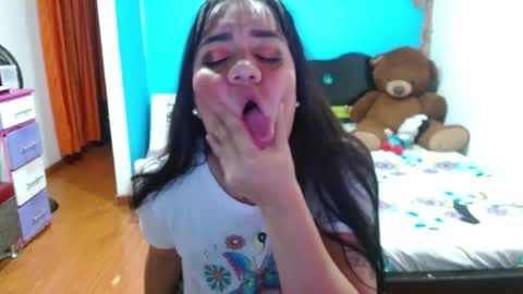 Snapshot of andrebigboobs chatting on March 24, 11:10 pm Andre online show from March 24, 11:10 pm