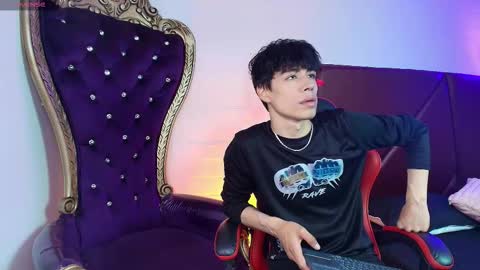 Snapshot of andreew_style_ chatting on March 25, 7:53 pm andreew_style_ online show from March 25, 7:53 pm