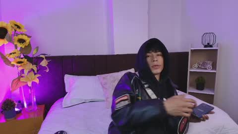 Snapshot of andreew_style_ chatting on April 2, 5:54 pm andreew_style_ online show from April 2, 5:54 pm