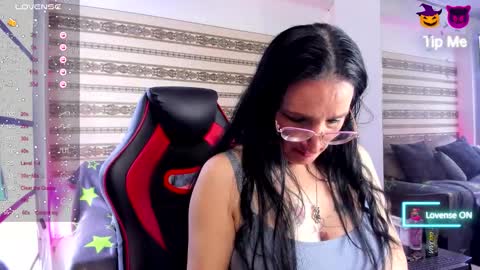 Snapshot of andrefoxx_ chatting on October 24, 5:37 am andre online show from October 24, 5:37 am