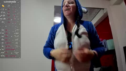 Snapshot of andrefoxx_ chatting on October 30, 3:19 am andre online show from October 30, 3:19 am