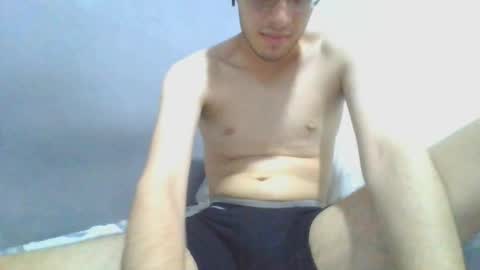 Snapshot of andres129494 chatting on November 12, 10:30 pm andres129494 online show from November 12, 10:30 pm