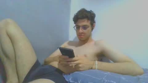 Snapshot of andres129494 chatting on November 17, 2:17 am andres129494 online show from November 17, 2:17 am