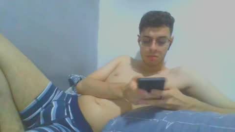 Snapshot of andres129494 chatting on November 22, 2:21 am andres129494 online show from November 22, 2:21 am