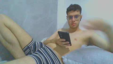 Snapshot of andres129494 chatting on November 28, 2:36 am andres129494 online show from November 28, 2:36 am