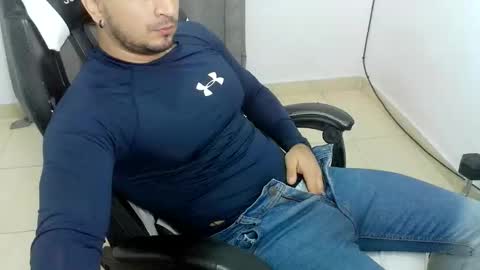 andres180950734 online show from March 27, 1:33 am