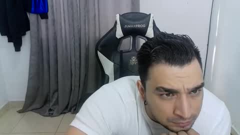 andres180950734 online show from May 12, 12:35 pm