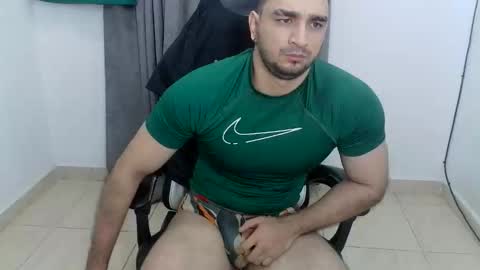 andres180950734 online show from May 18, 11:43 pm