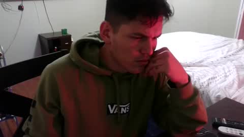 andres817542 online show from January 2, 1:06 am